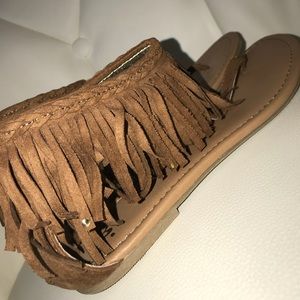 Brown sandals with fringe